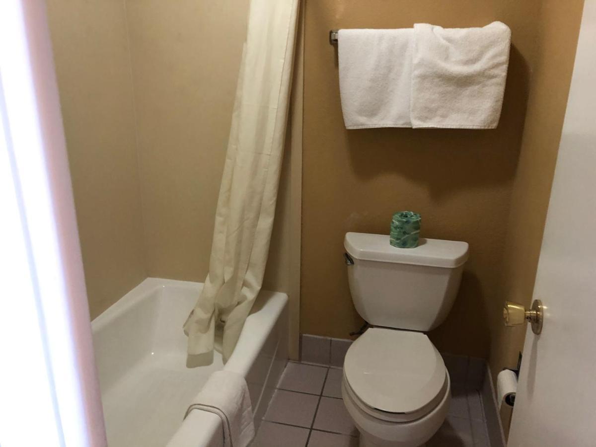 La Grange Executive Inn And Suites Экстерьер фото