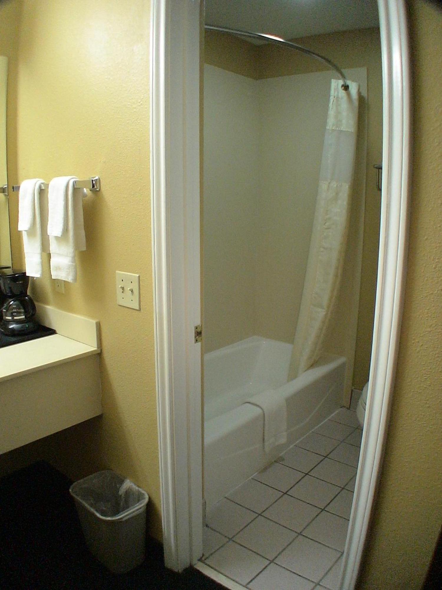 La Grange Executive Inn And Suites Экстерьер фото